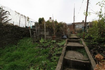 house - terraced for rent fox street