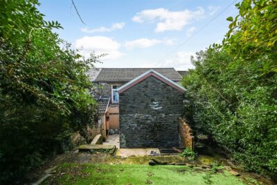 house - terraced for sale high street