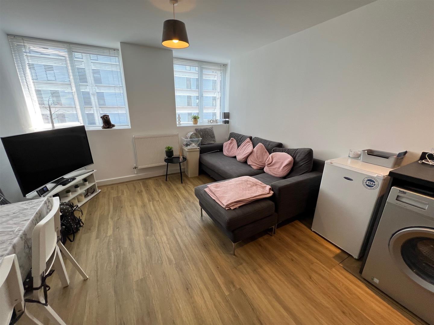 flat for rent isambard brunel road
