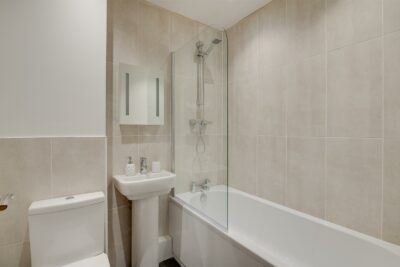 flat for rent isambard brunel road