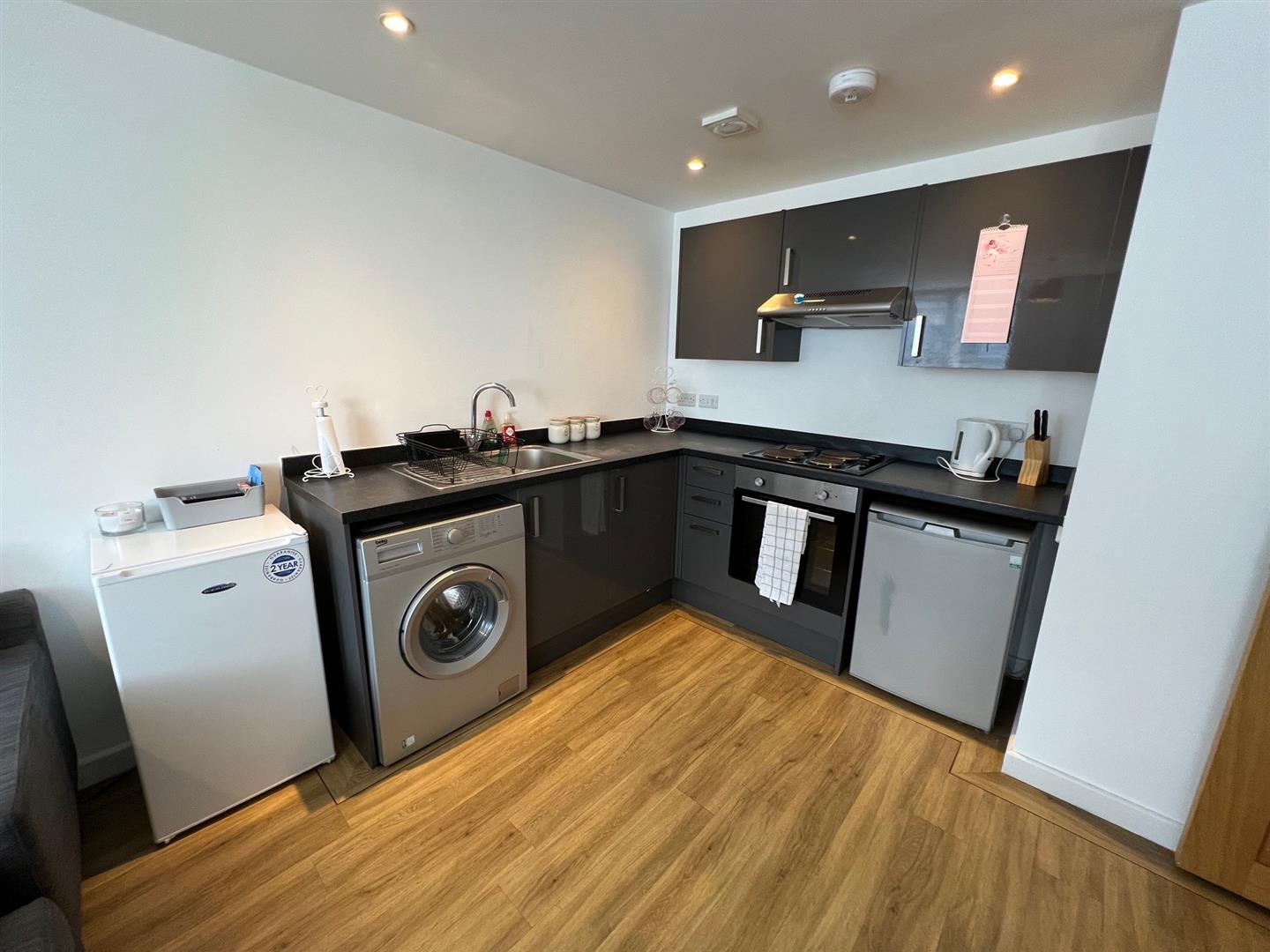 flat for rent isambard brunel road