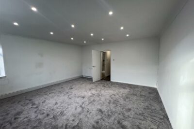 flat for rent ynyshir road