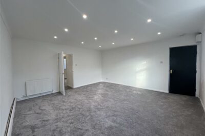 flat for rent ynyshir road