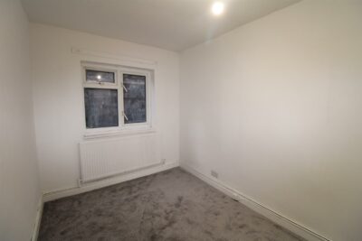 flat for rent ynyshir road