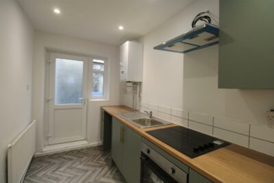 flat for rent ynyshir road