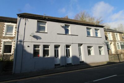 flat for rent ynyshir road