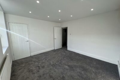 flat for rent ynyshir road