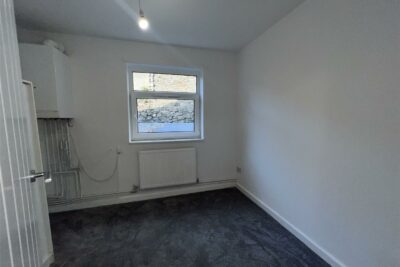 flat for rent ynyshir road