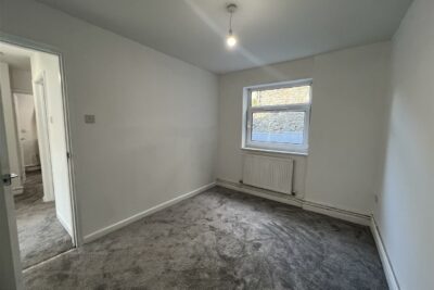 flat for rent ynyshir road