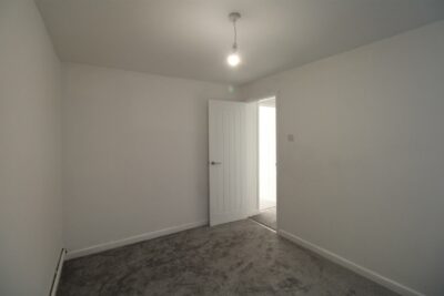 flat for rent ynyshir road