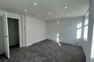 flat for rent ynyshir road