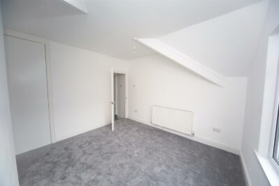 house - semi-detached for rent commercial road