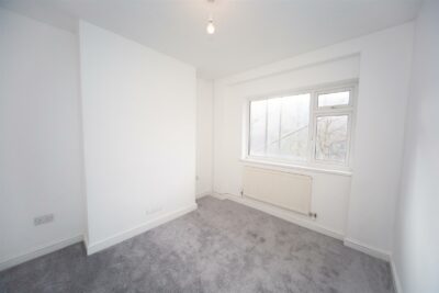 house - semi-detached for rent commercial road