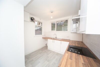 house - semi-detached for rent commercial road