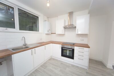 house - semi-detached for rent commercial road