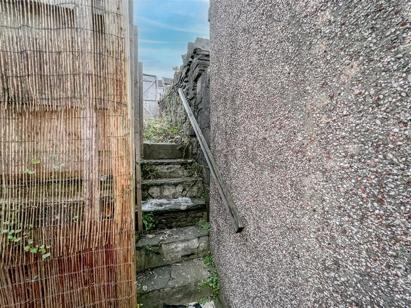 house - terraced for sale queen street