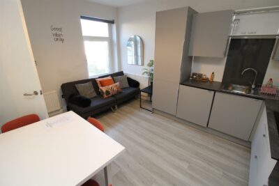 flat for rent treharris street