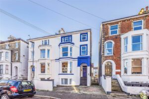 house - semi-detached for sale elphinstone road