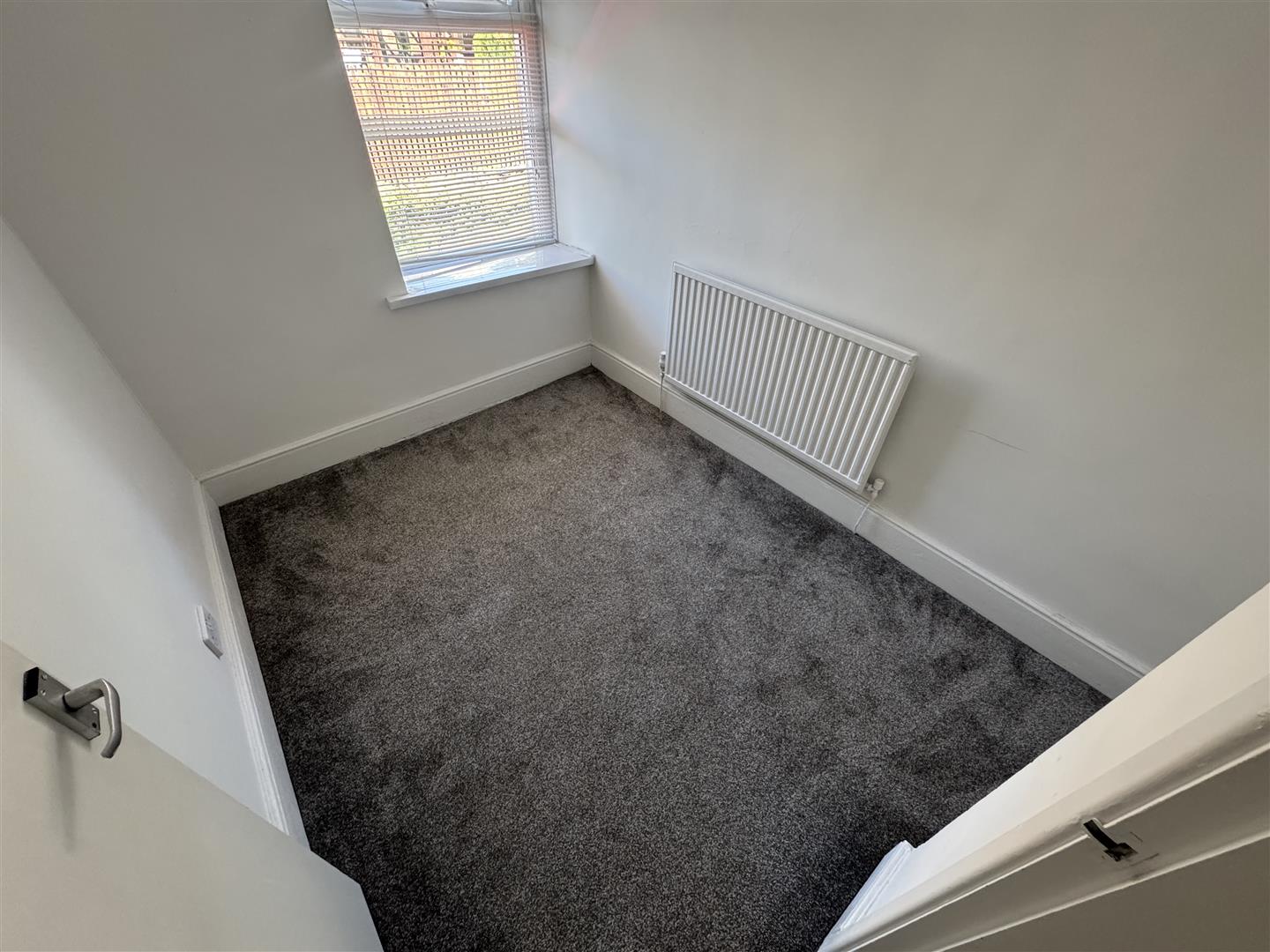 house - terraced for rent montague street