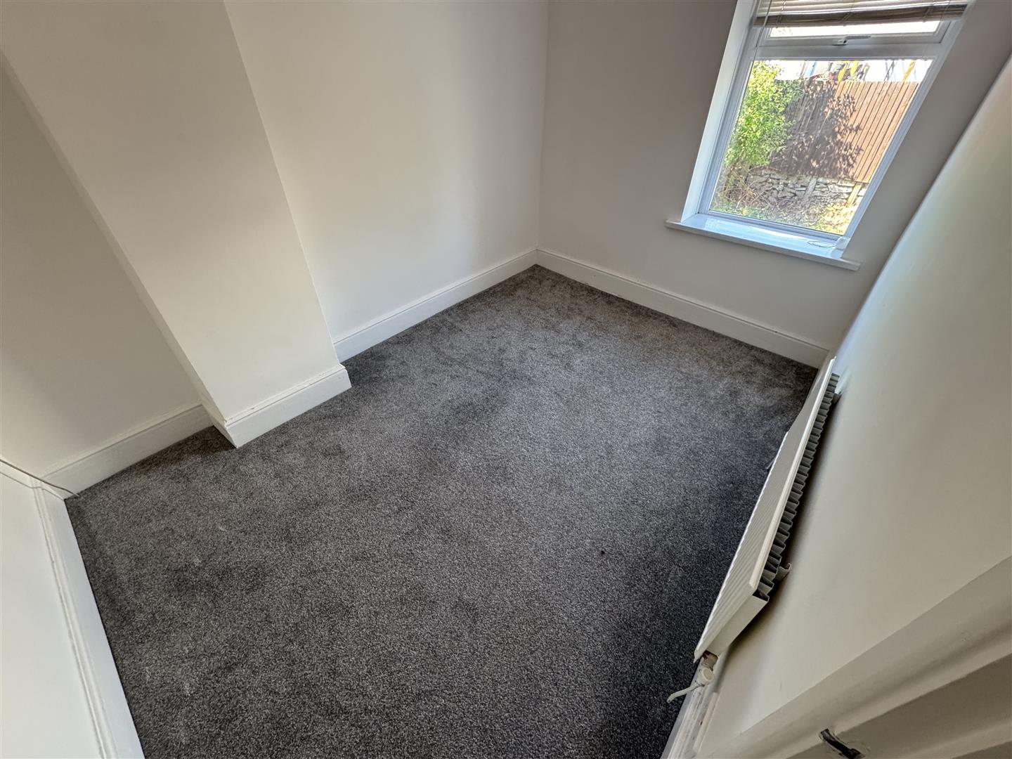 house - terraced for rent montague street