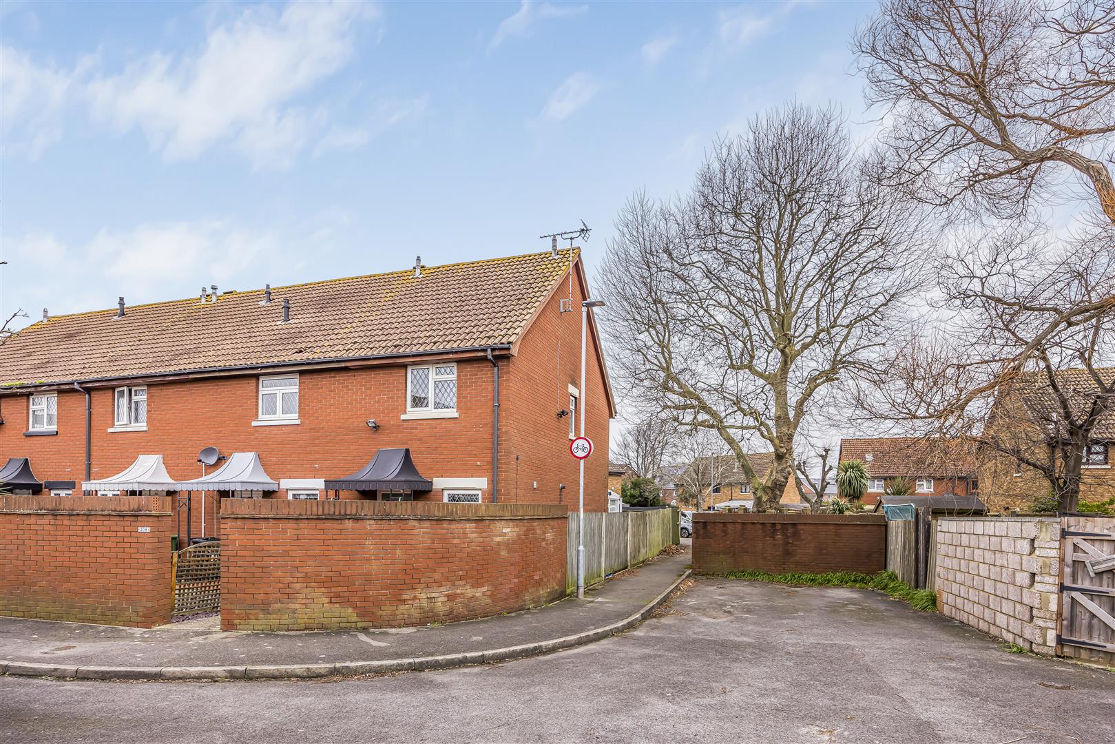 house - end terrace for sale station road