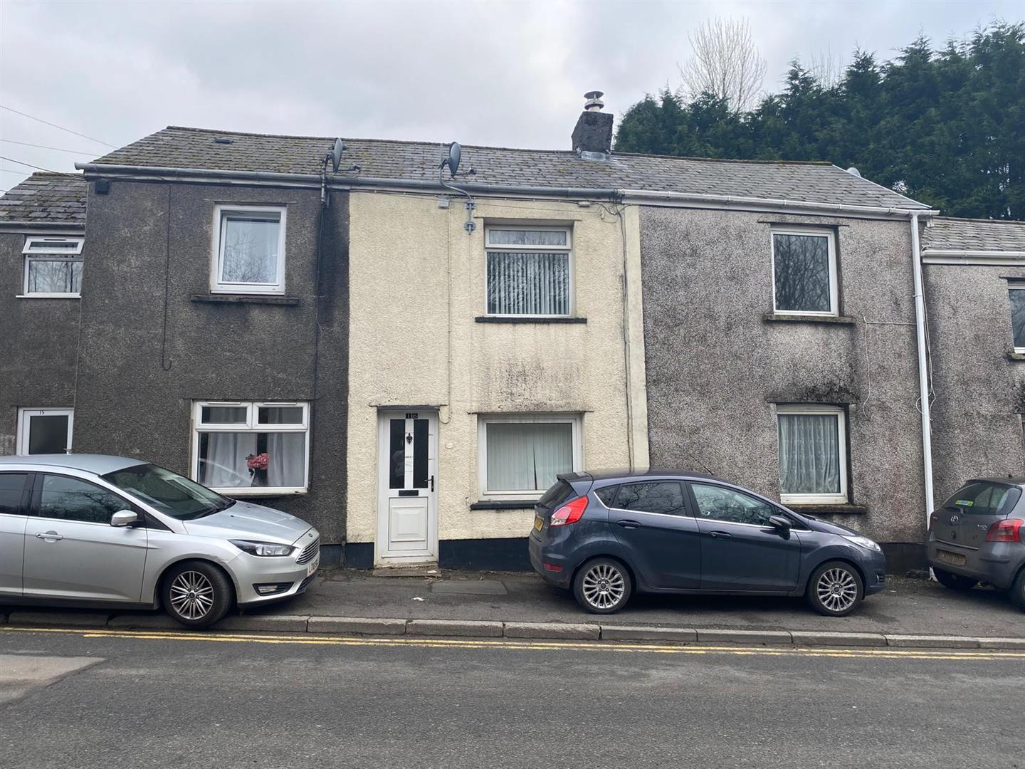 house - terraced for rent high street