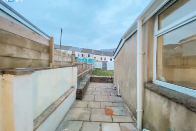 house - terraced for sale oak street