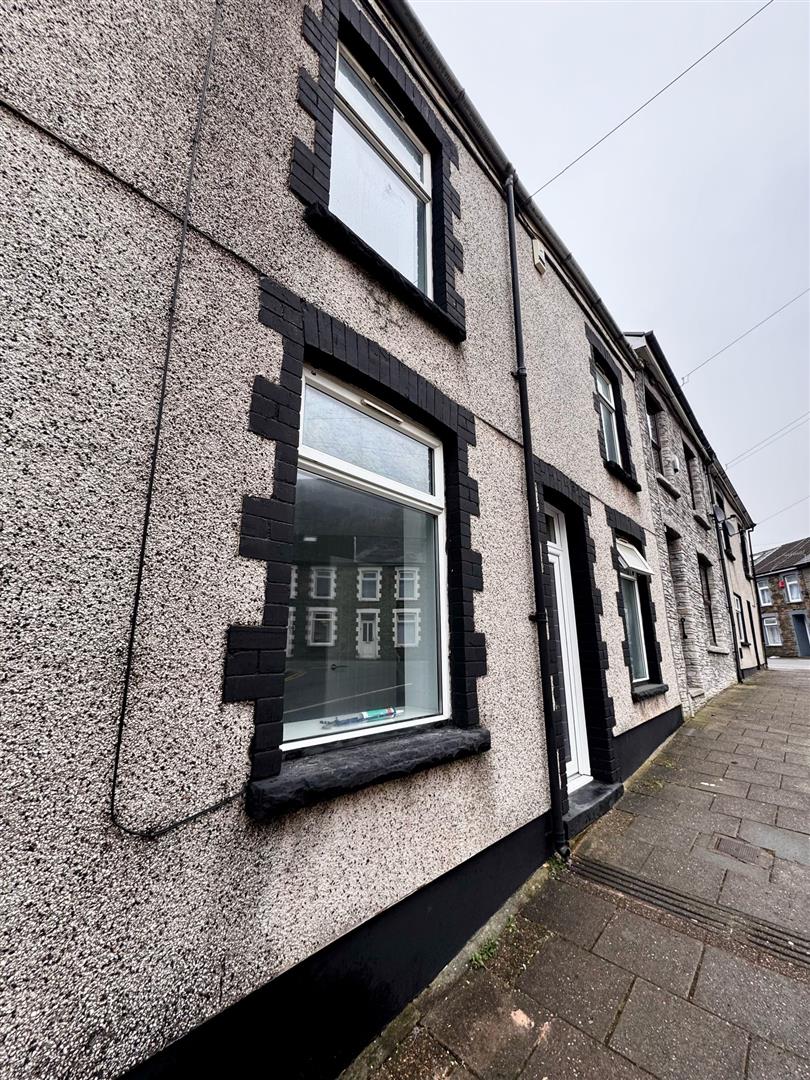 house - terraced for rent trealaw road