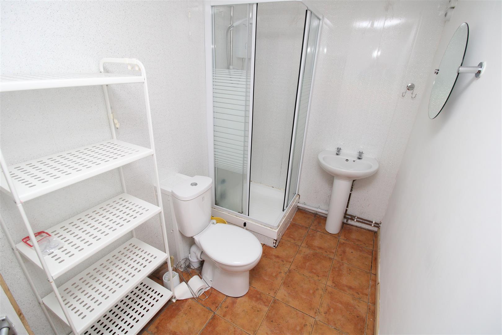 room for rent laura street
