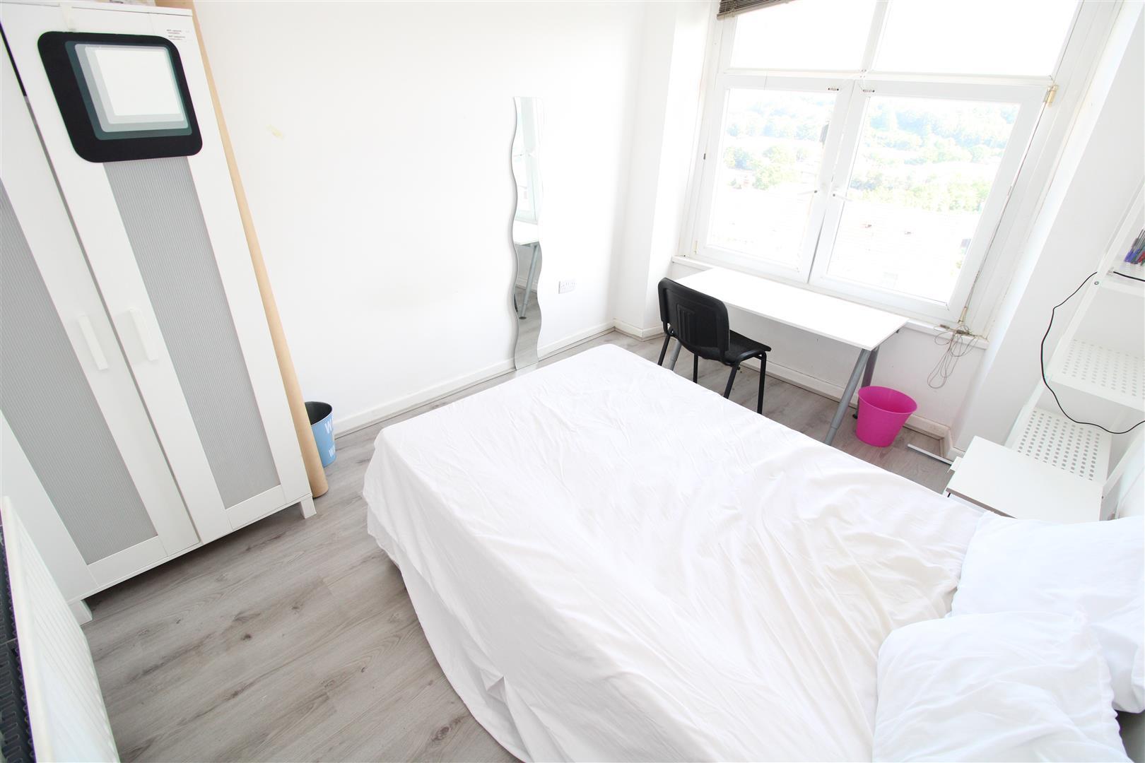 room for rent laura street