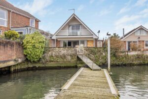 house for sale priory road