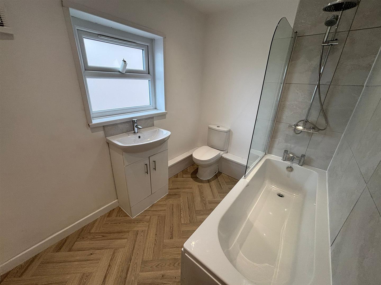 flat for rent gladstone street