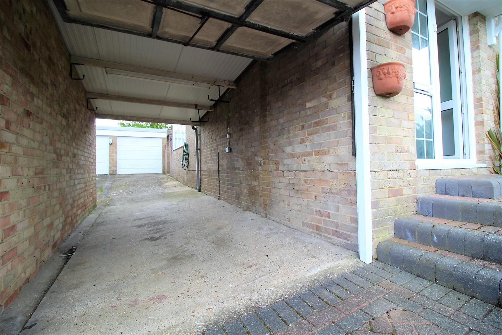 house - semi-detached for rent st. hilda avenue