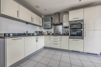 apartment for sale seagers court