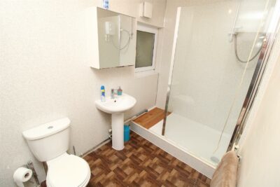 room for rent laura street