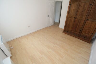 flat for rent bridgend road
