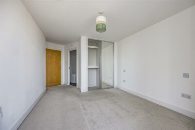 flat for sale the canalside, gunwharf quays