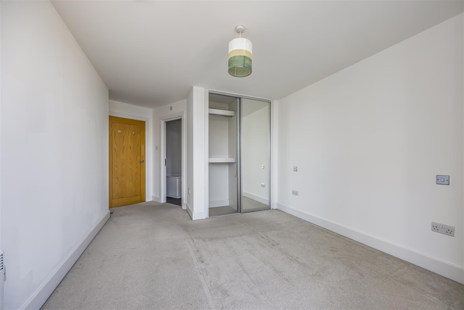 flat for sale the canalside, gunwharf quays