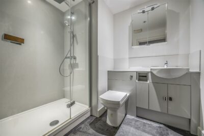flat for sale the canalside, gunwharf quays