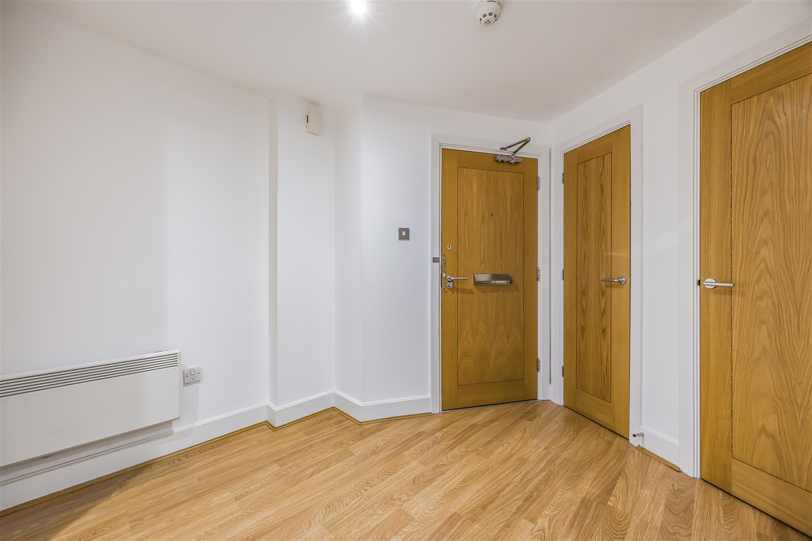 flat for sale the canalside, gunwharf quays
