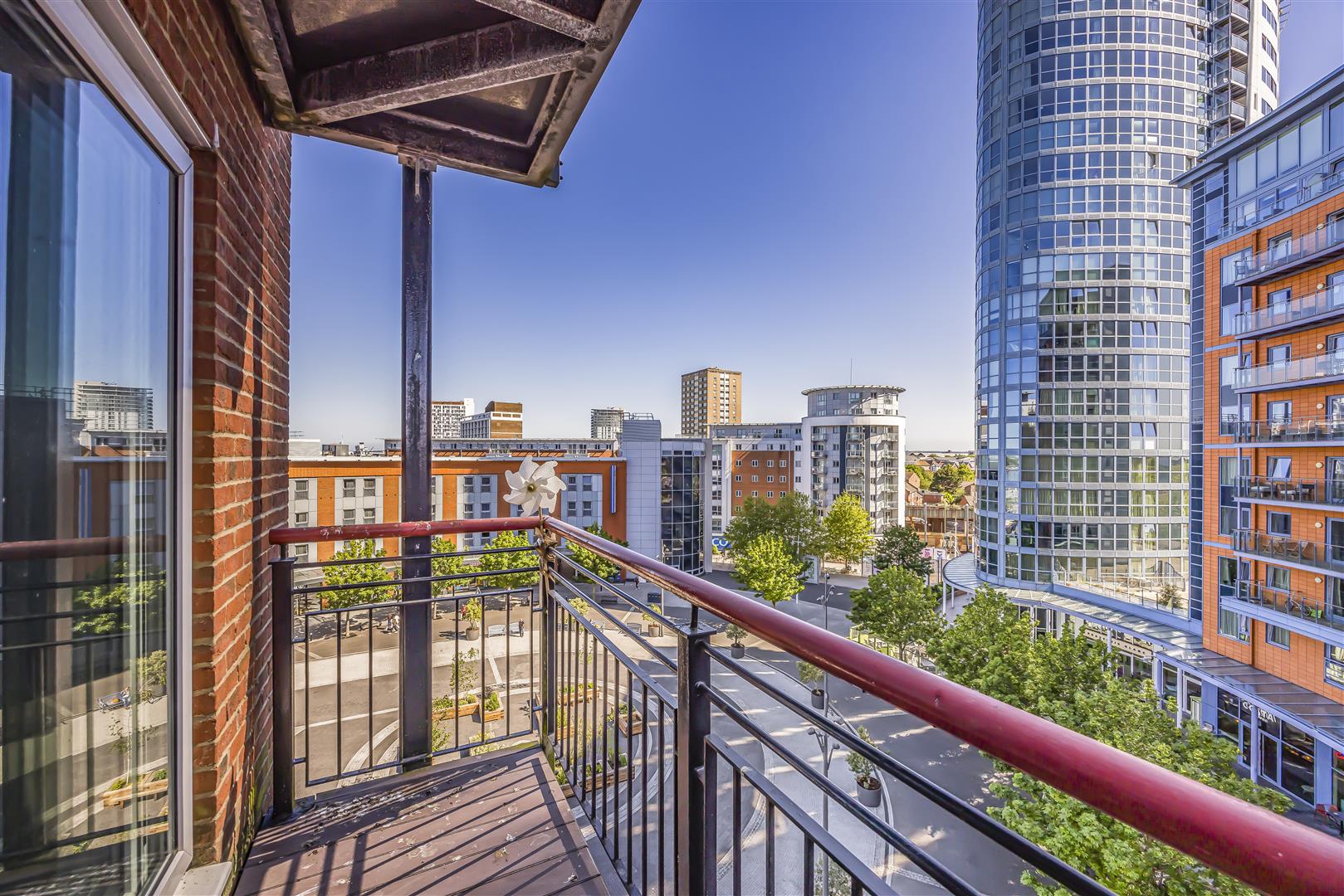 flat for sale the canalside, gunwharf quays