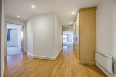 flat for sale the canalside, gunwharf quays
