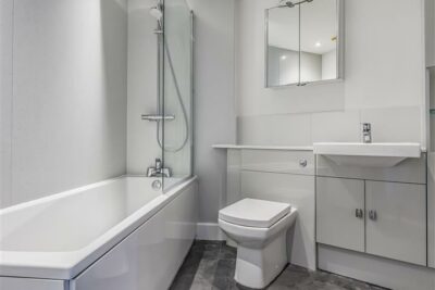 flat for sale the canalside, gunwharf quays