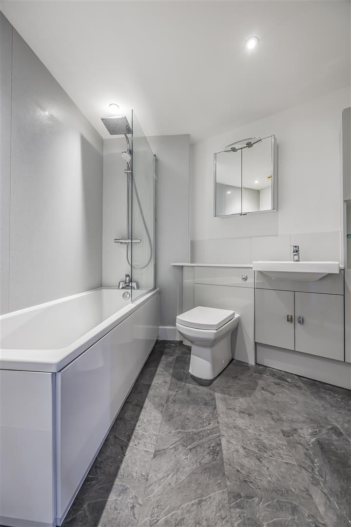flat for sale the canalside, gunwharf quays