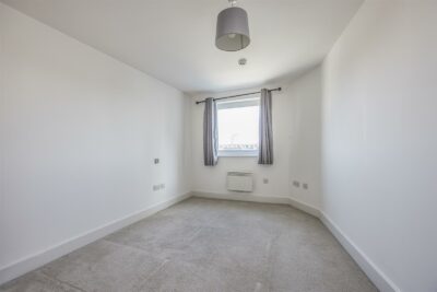 flat for sale the canalside, gunwharf quays