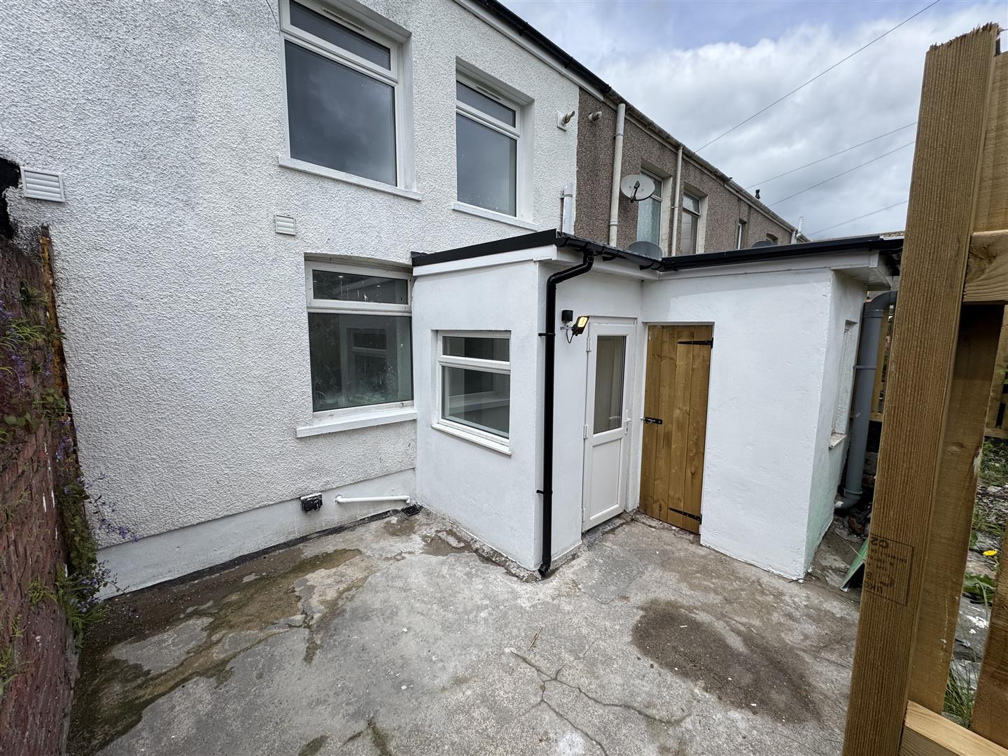 house - terraced for rent hearts of oak cottages
