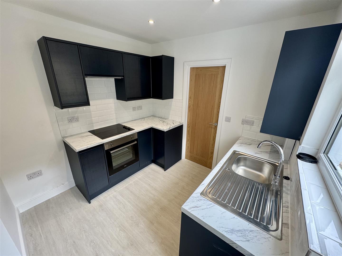 house - semi-detached for rent stepney street