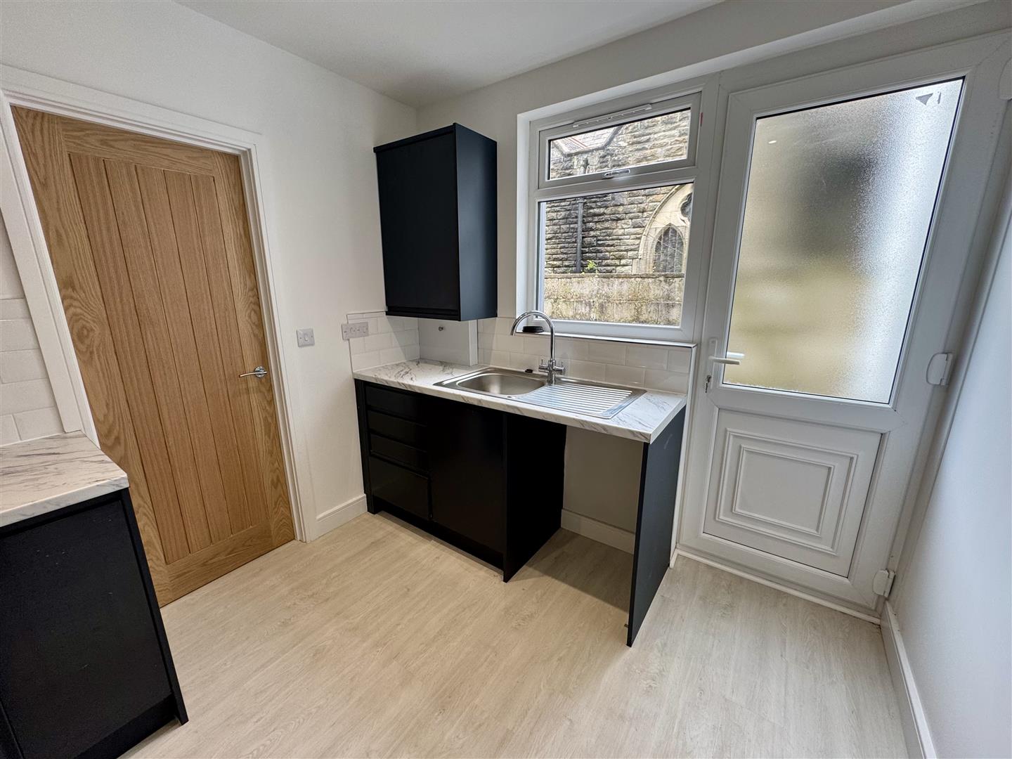 house - semi-detached for rent stepney street