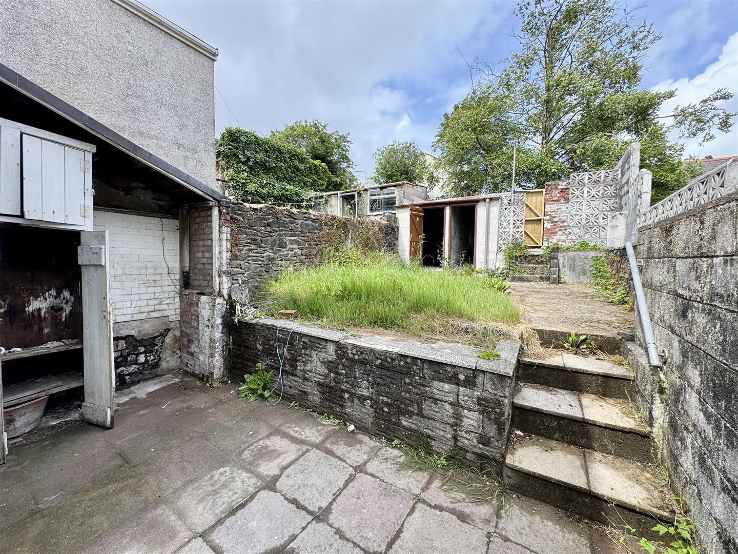 house - semi-detached for rent stepney street