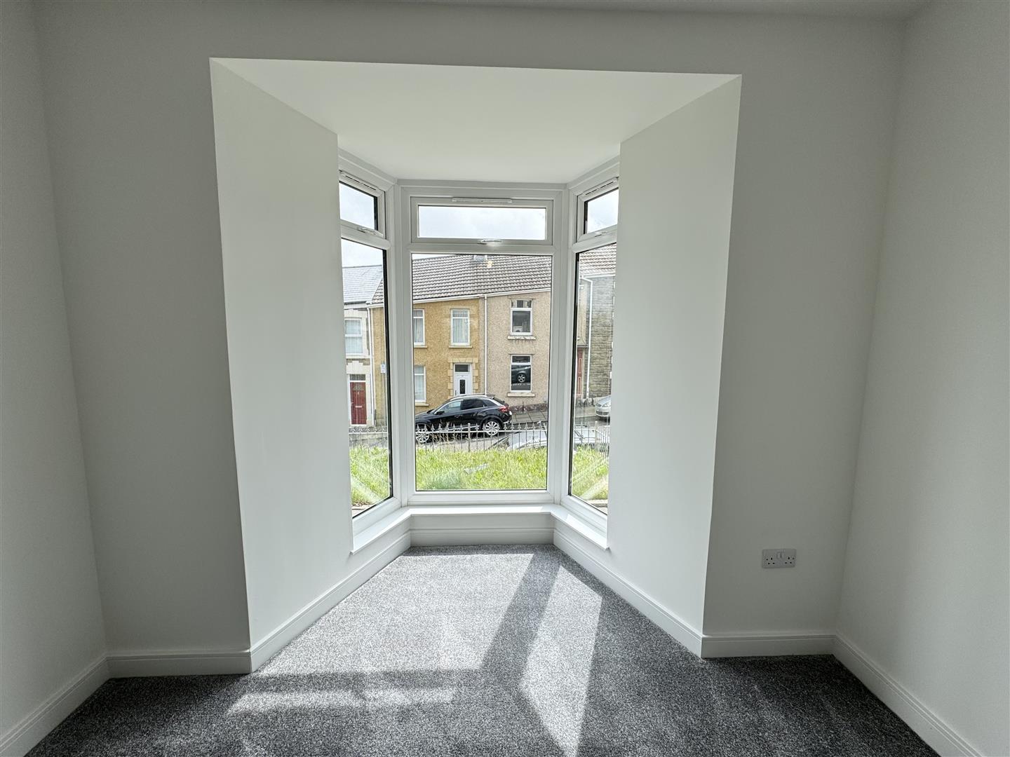 house - semi-detached for rent stepney street